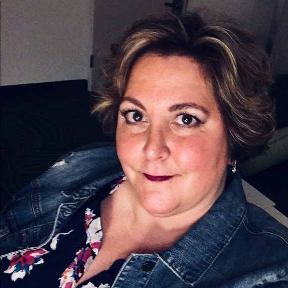 Meet your Posher, Melani - Picture 1 of 3